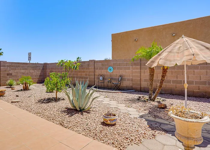 Holiday home Spacious Yard! Escape, Near Shops & Golf